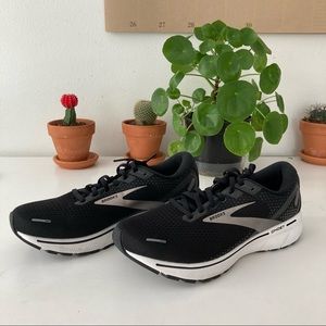 Brooks Ghost 14 Running Shoes Sneakers Women’s Size 12 Wide Black Silver White
